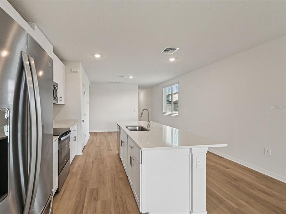 Под контрактом: $299,000 (3 спален, 2 ванн, 1483 Квадратных фут)