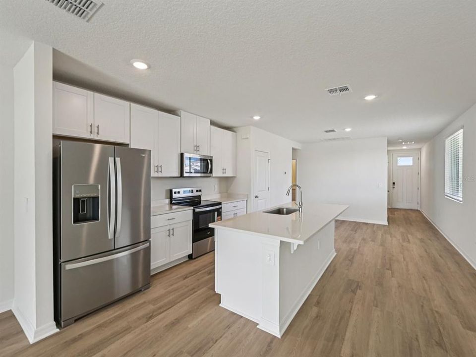 Под контрактом: $299,000 (3 спален, 2 ванн, 1483 Квадратных фут)