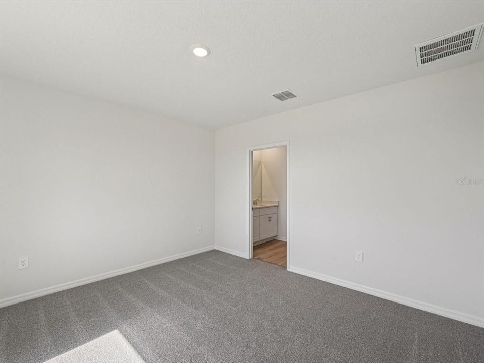 Под контрактом: $299,000 (3 спален, 2 ванн, 1483 Квадратных фут)