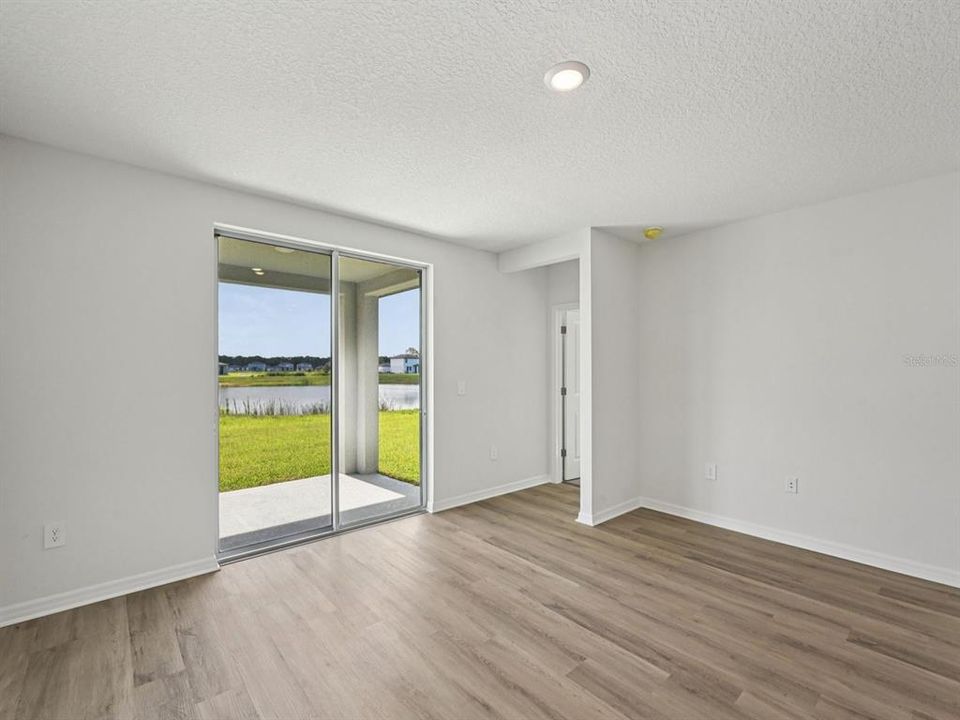 Под контрактом: $299,000 (3 спален, 2 ванн, 1483 Квадратных фут)