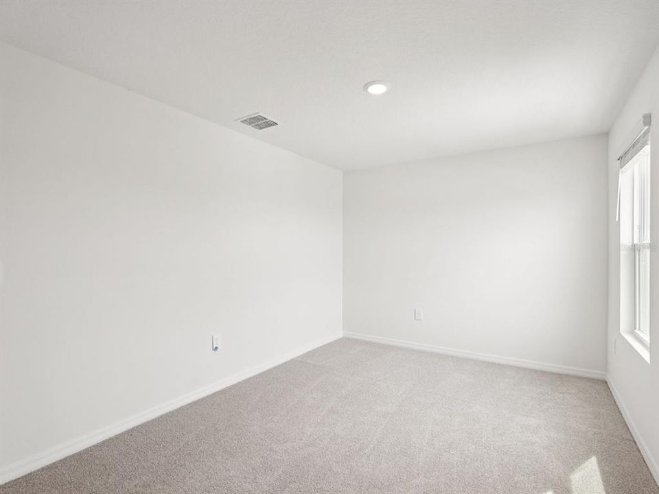 Activo con contrato: $439,615 (4 camas, 2 baños, 2340 Pies cuadrados)