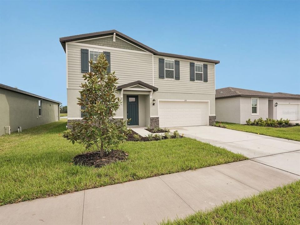 Activo con contrato: $439,615 (4 camas, 2 baños, 2340 Pies cuadrados)