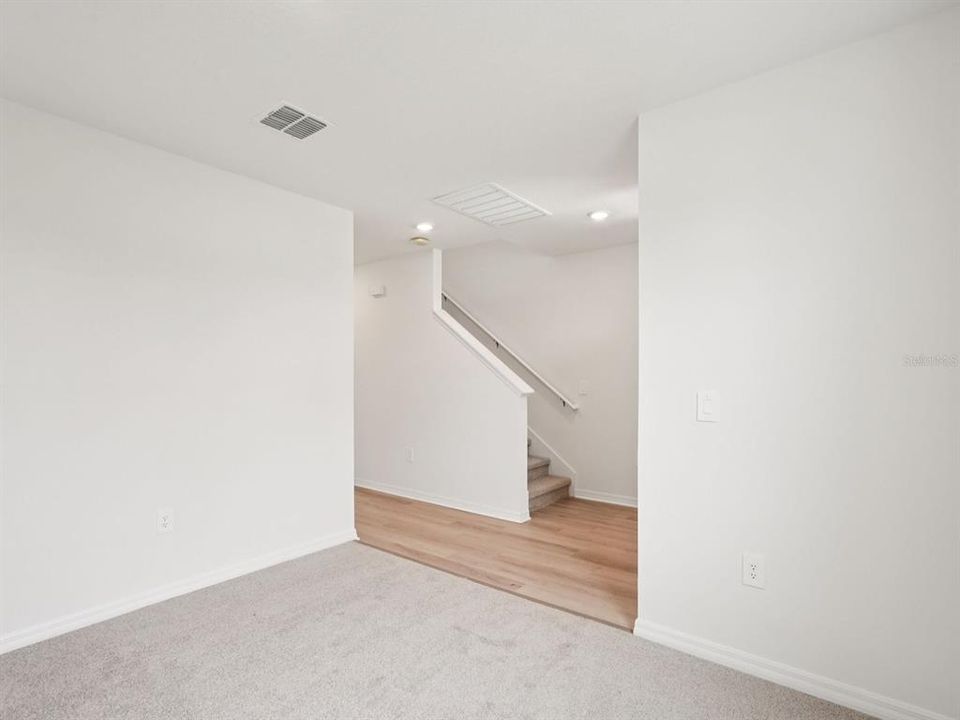 Activo con contrato: $439,615 (4 camas, 2 baños, 2340 Pies cuadrados)