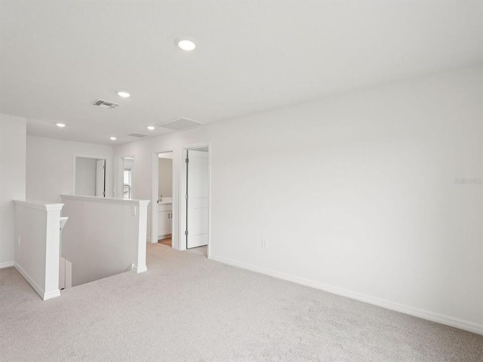 Activo con contrato: $439,615 (4 camas, 2 baños, 2340 Pies cuadrados)