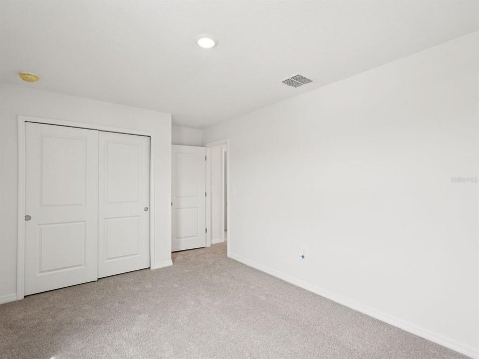 Activo con contrato: $439,615 (4 camas, 2 baños, 2340 Pies cuadrados)