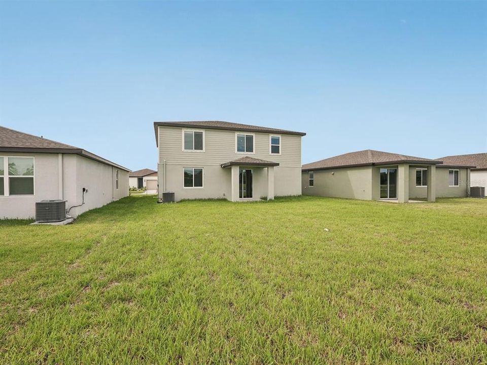 Activo con contrato: $439,615 (4 camas, 2 baños, 2340 Pies cuadrados)