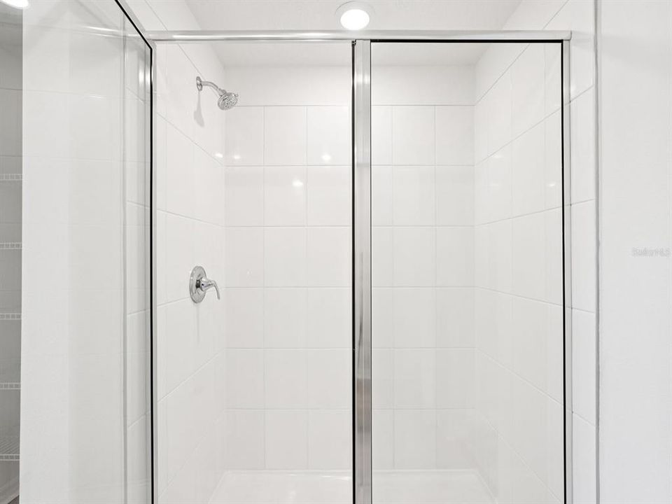 Activo con contrato: $439,615 (4 camas, 2 baños, 2340 Pies cuadrados)