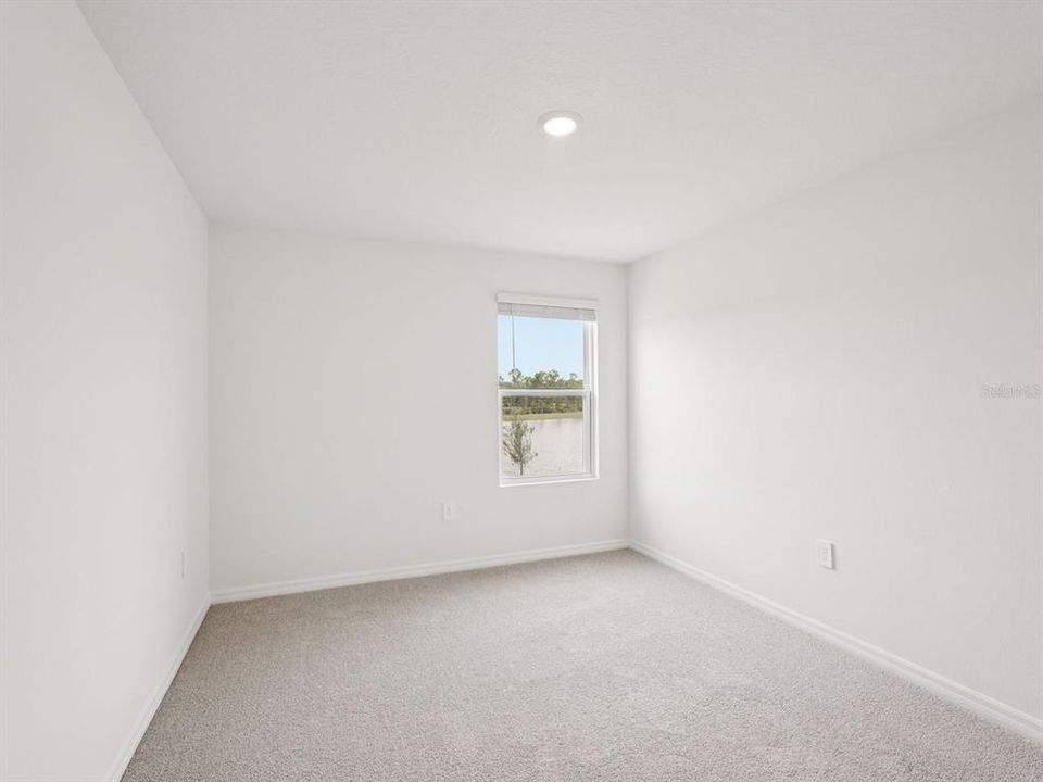 Activo con contrato: $439,615 (4 camas, 2 baños, 2340 Pies cuadrados)