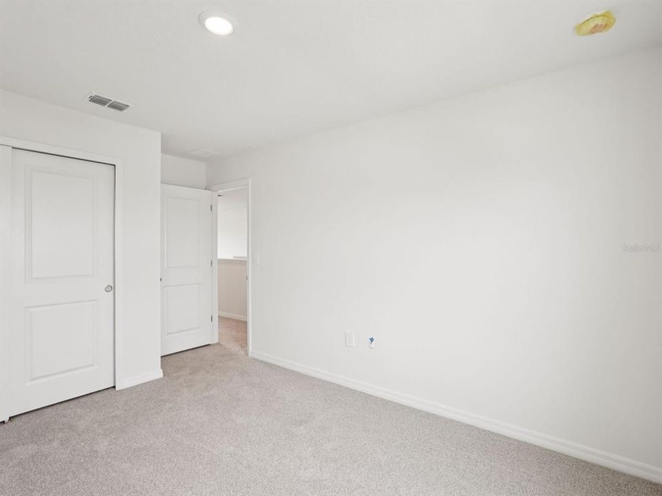 Activo con contrato: $439,615 (4 camas, 2 baños, 2340 Pies cuadrados)