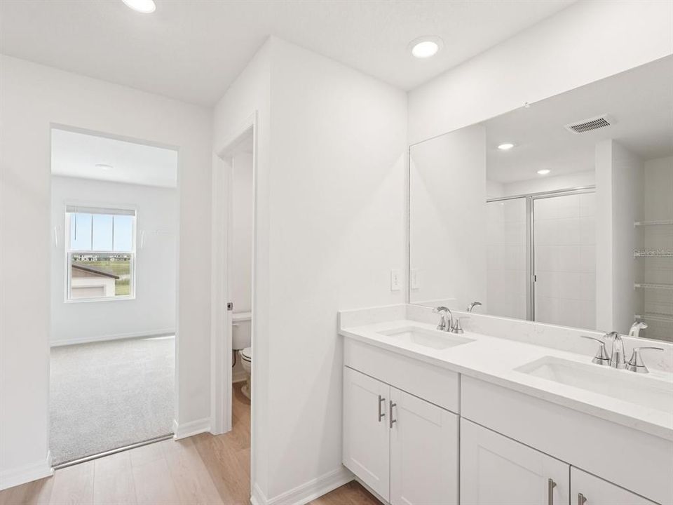 Activo con contrato: $439,615 (4 camas, 2 baños, 2340 Pies cuadrados)