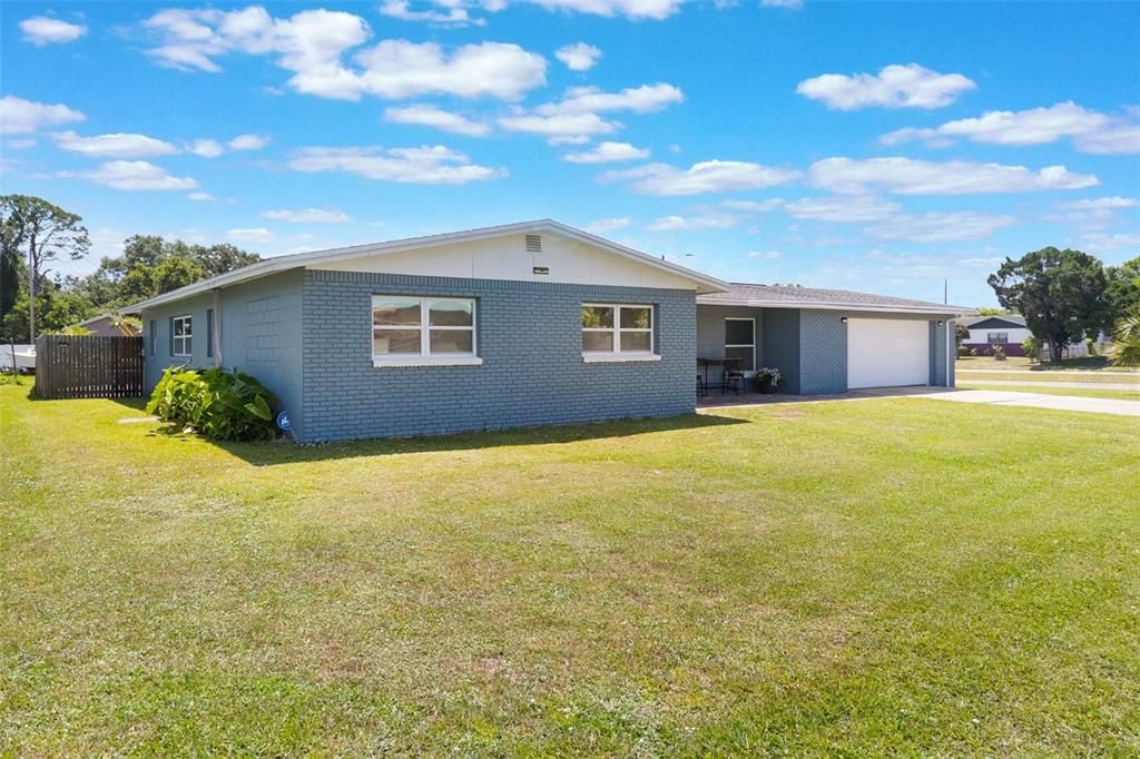 En Venta: $425,000 (4 camas, 2 baños, 1980 Pies cuadrados)