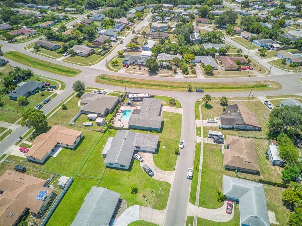 En Venta: $425,000 (4 camas, 2 baños, 1980 Pies cuadrados)