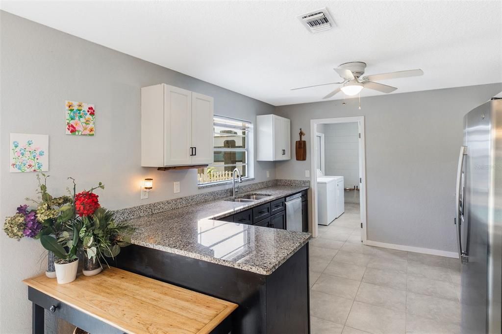 En Venta: $425,000 (4 camas, 2 baños, 1980 Pies cuadrados)