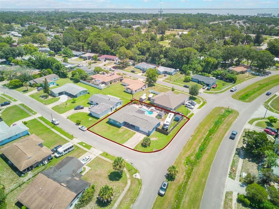 En Venta: $425,000 (4 camas, 2 baños, 1980 Pies cuadrados)