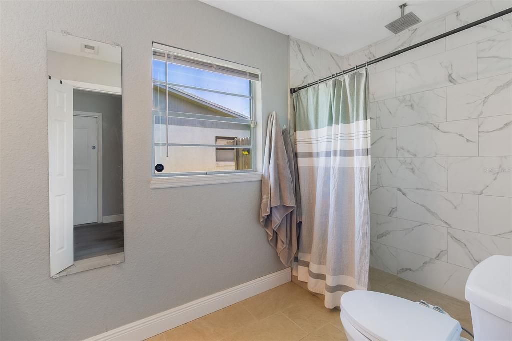 En Venta: $425,000 (4 camas, 2 baños, 1980 Pies cuadrados)