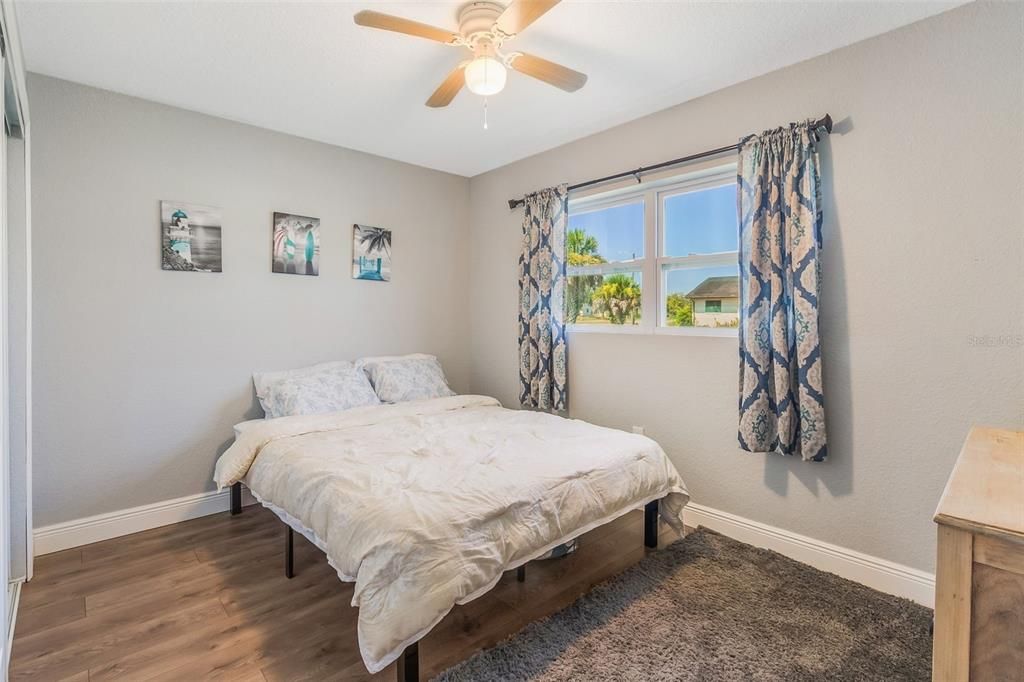 En Venta: $425,000 (4 camas, 2 baños, 1980 Pies cuadrados)