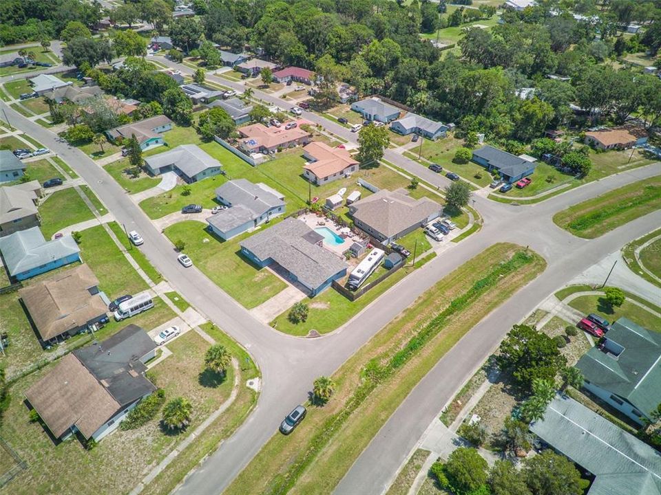 En Venta: $425,000 (4 camas, 2 baños, 1980 Pies cuadrados)