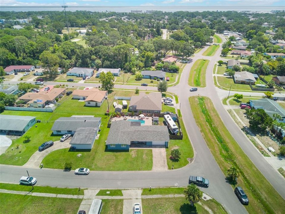 En Venta: $425,000 (4 camas, 2 baños, 1980 Pies cuadrados)