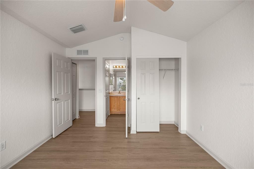 合同活跃: $220,000 (3 贝兹, 2 浴室, 1864 平方英尺)