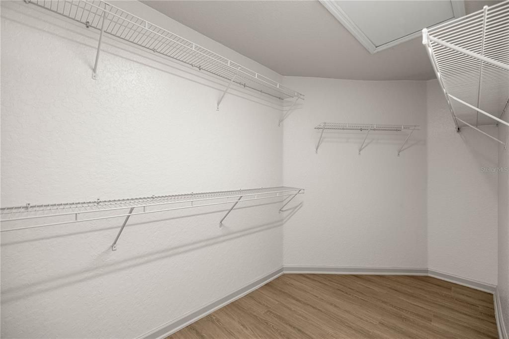 合同活跃: $220,000 (3 贝兹, 2 浴室, 1864 平方英尺)