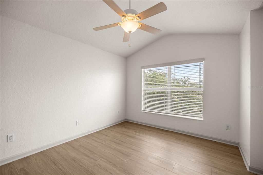 合同活跃: $220,000 (3 贝兹, 2 浴室, 1864 平方英尺)