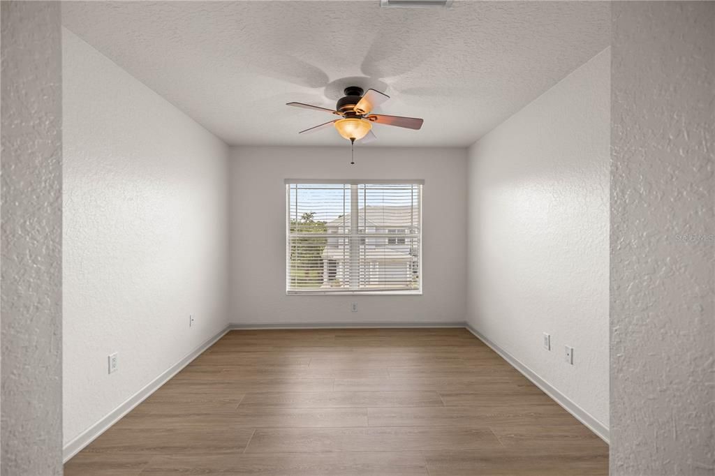 合同活跃: $220,000 (3 贝兹, 2 浴室, 1864 平方英尺)