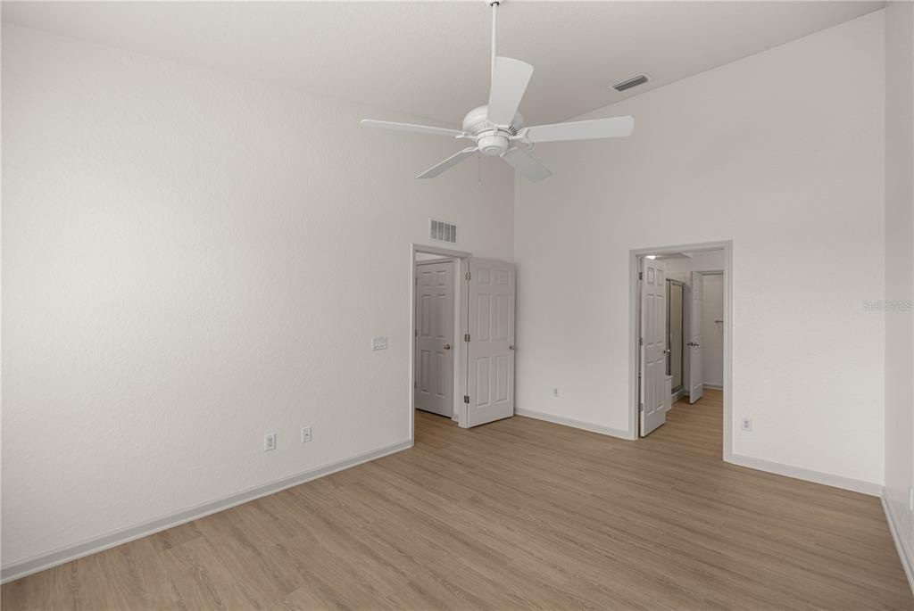 合同活跃: $220,000 (3 贝兹, 2 浴室, 1864 平方英尺)