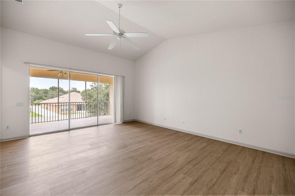 合同活跃: $220,000 (3 贝兹, 2 浴室, 1864 平方英尺)