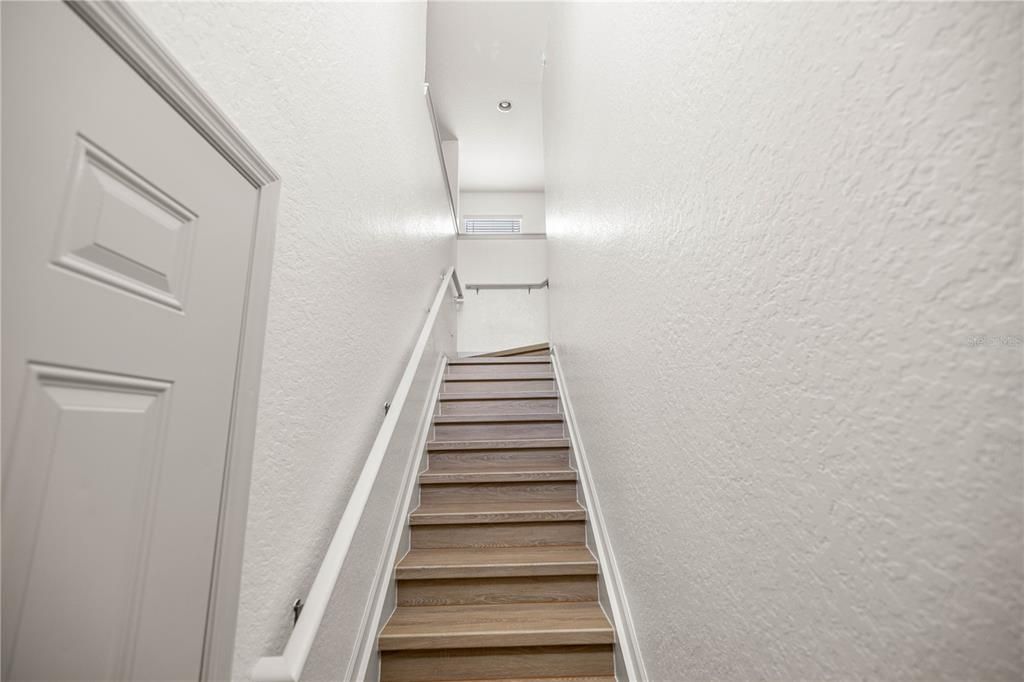 合同活跃: $220,000 (3 贝兹, 2 浴室, 1864 平方英尺)