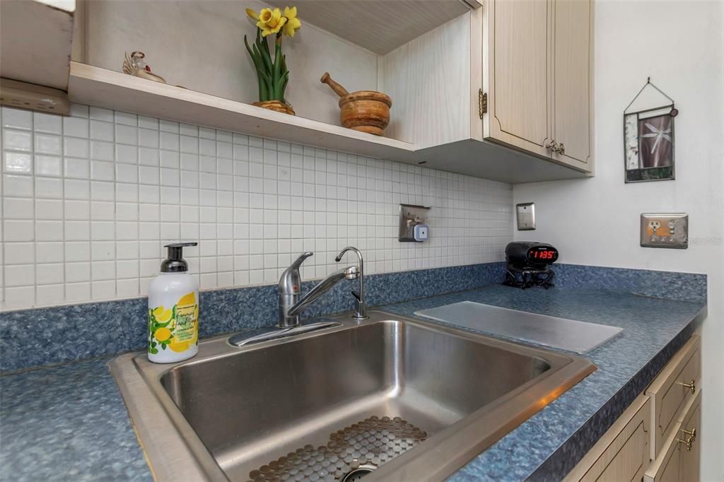 待售: $95,000 (2 贝兹, 1 浴室, 790 平方英尺)