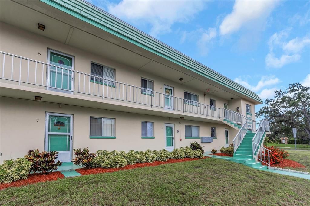 待售: $95,000 (2 贝兹, 1 浴室, 790 平方英尺)