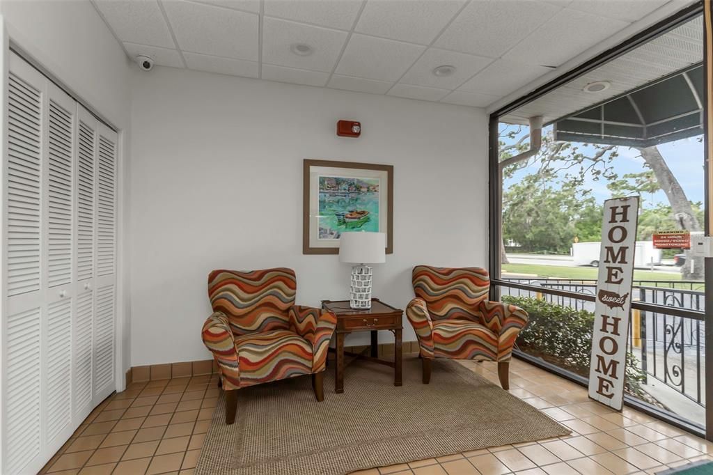 待售: $95,000 (2 贝兹, 1 浴室, 790 平方英尺)