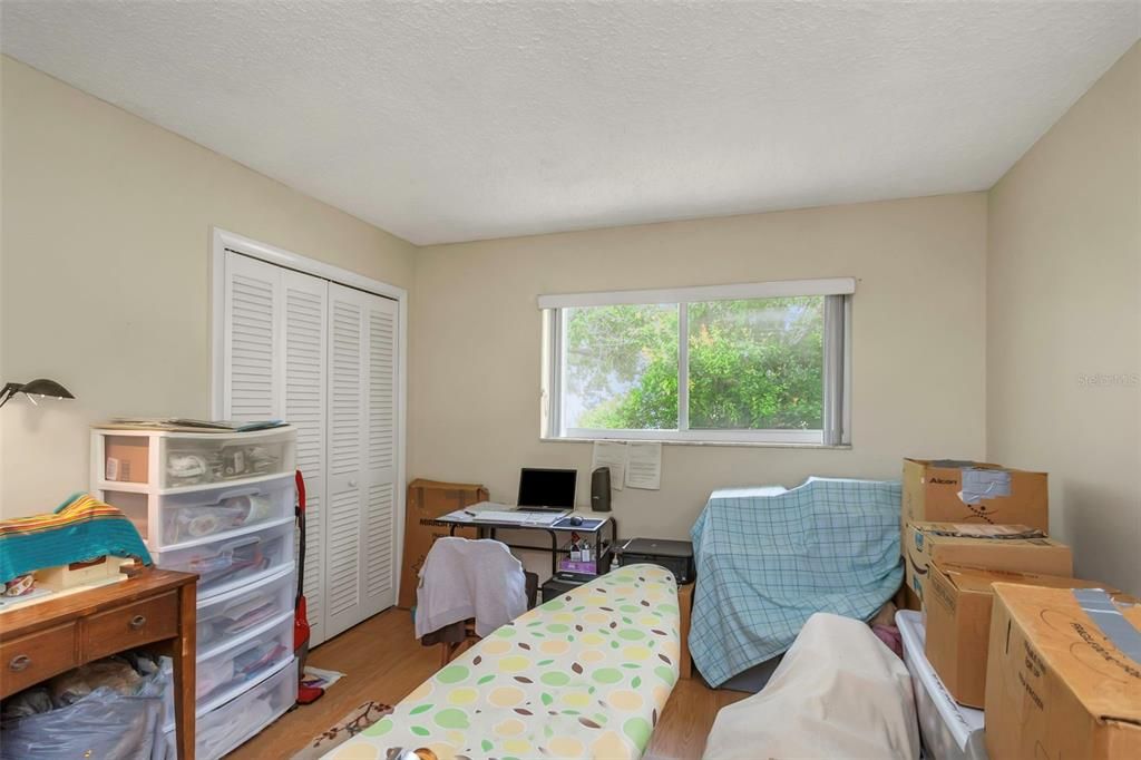 待售: $95,000 (2 贝兹, 1 浴室, 790 平方英尺)