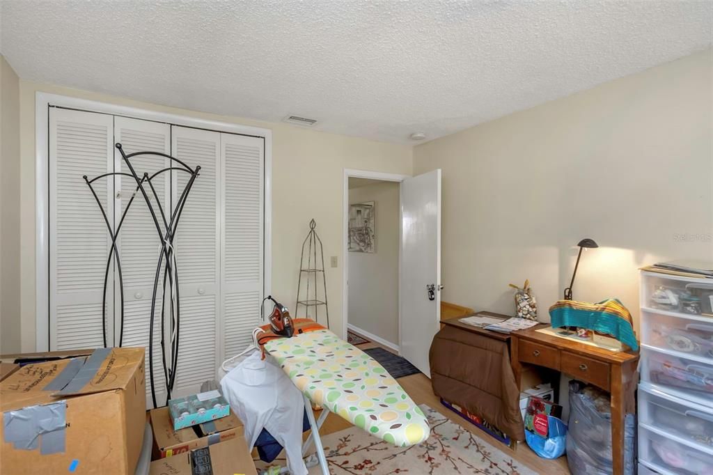 待售: $95,000 (2 贝兹, 1 浴室, 790 平方英尺)