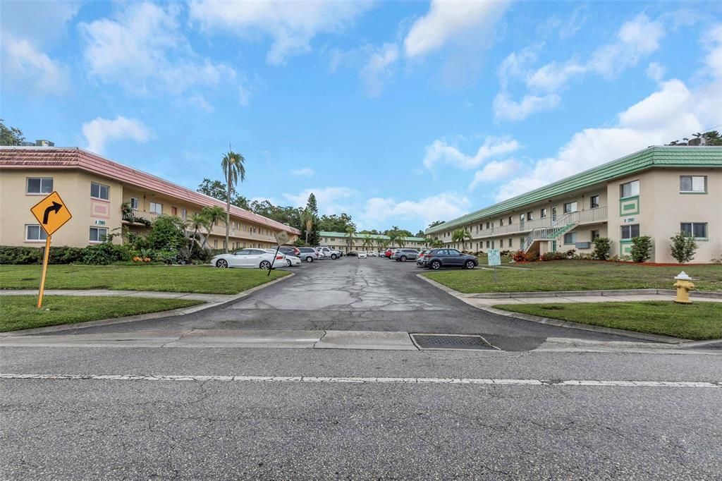 待售: $95,000 (2 贝兹, 1 浴室, 790 平方英尺)