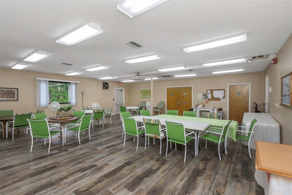 待售: $95,000 (2 贝兹, 1 浴室, 790 平方英尺)