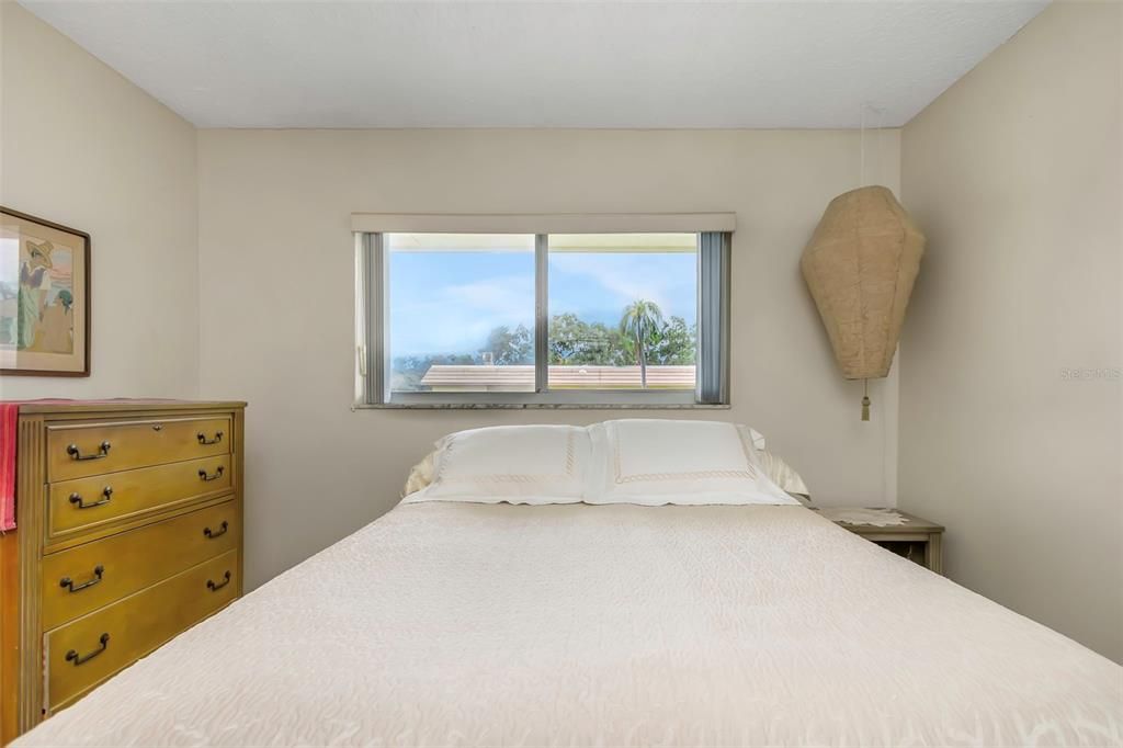 待售: $95,000 (2 贝兹, 1 浴室, 790 平方英尺)