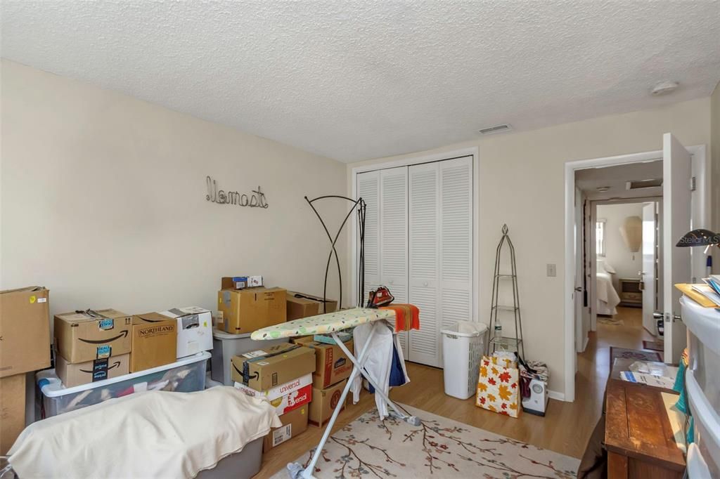 待售: $95,000 (2 贝兹, 1 浴室, 790 平方英尺)