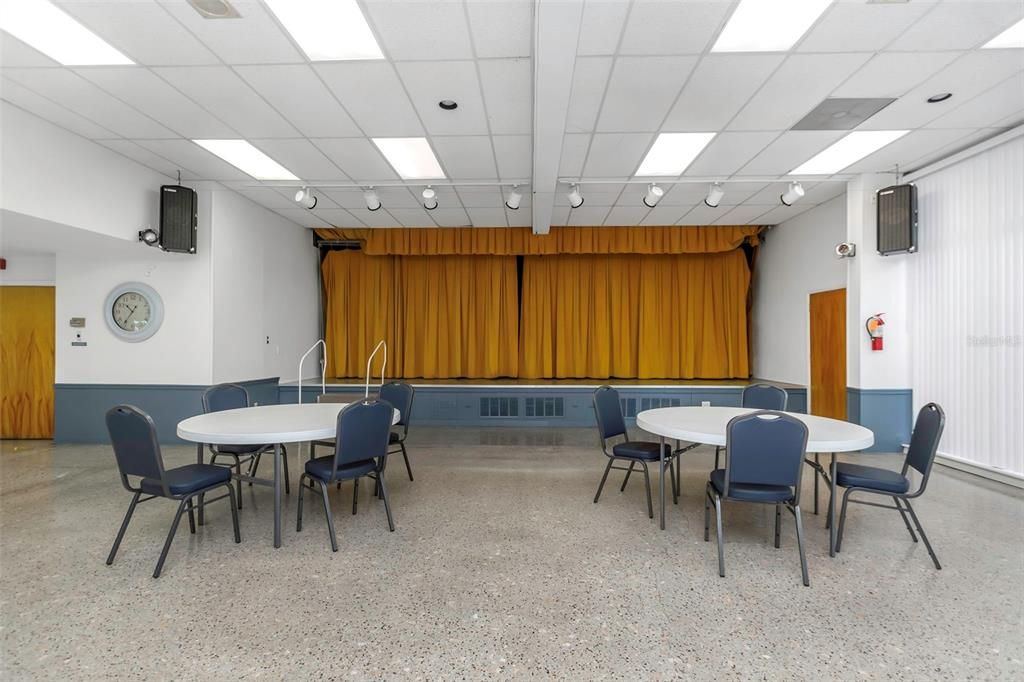 待售: $95,000 (2 贝兹, 1 浴室, 790 平方英尺)