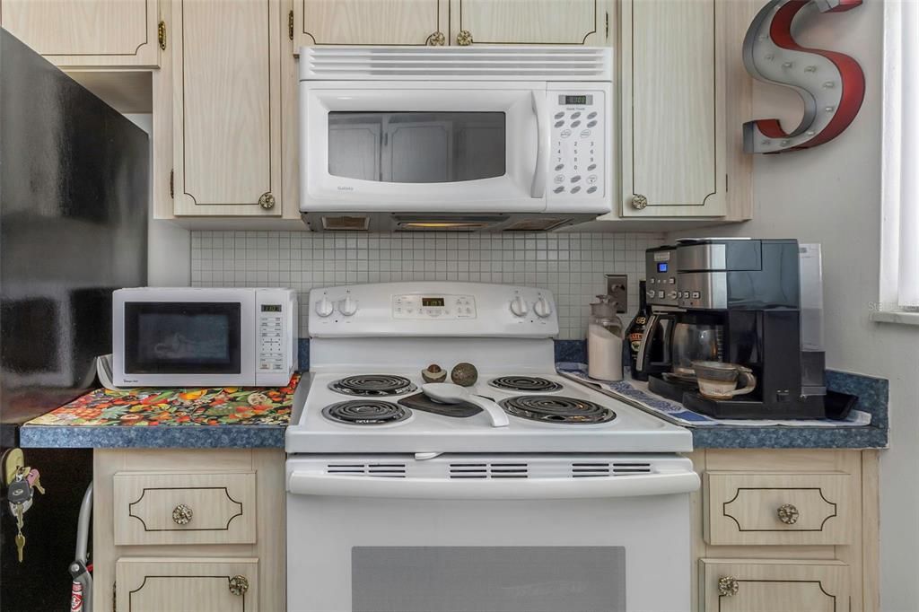 待售: $95,000 (2 贝兹, 1 浴室, 790 平方英尺)