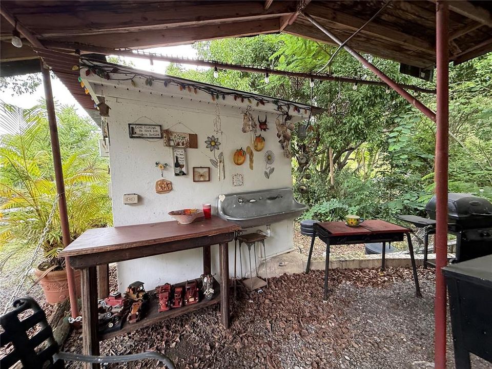 待售: $159,900 (0.80 acres)