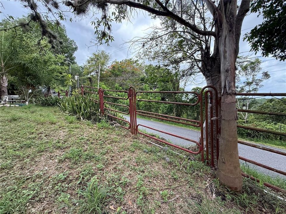 待售: $159,900 (0.80 acres)
