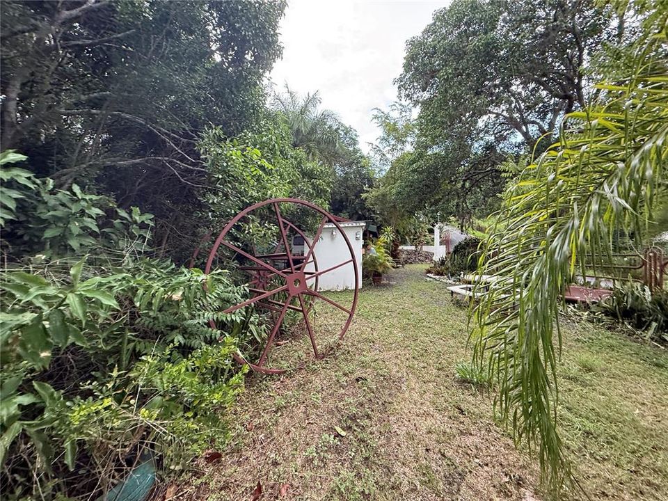 待售: $159,900 (0.80 acres)