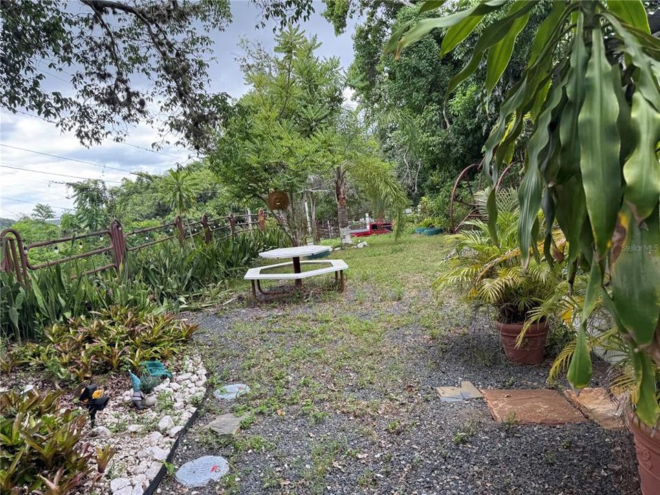 待售: $159,900 (0.80 acres)