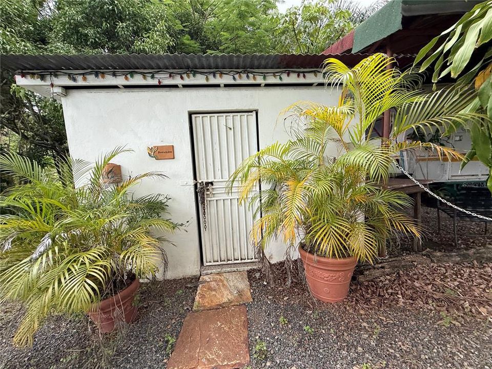 待售: $159,900 (0.80 acres)