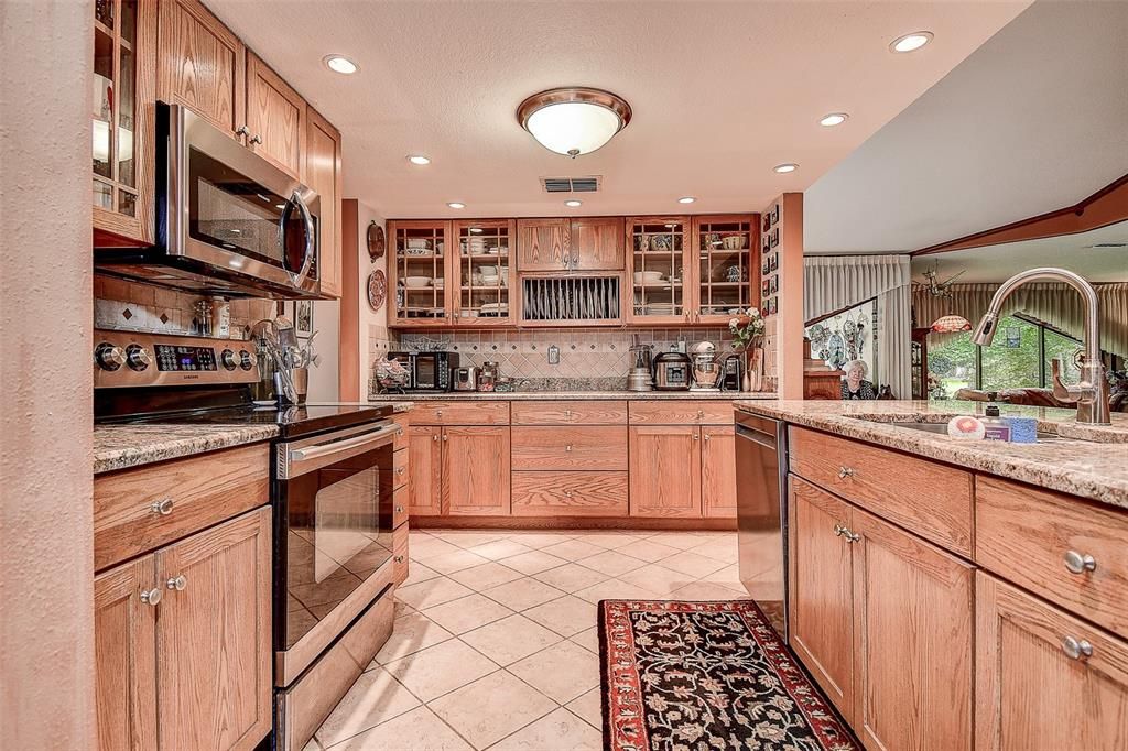 En Venta: $498,000 (4 camas, 3 baños, 2502 Pies cuadrados)