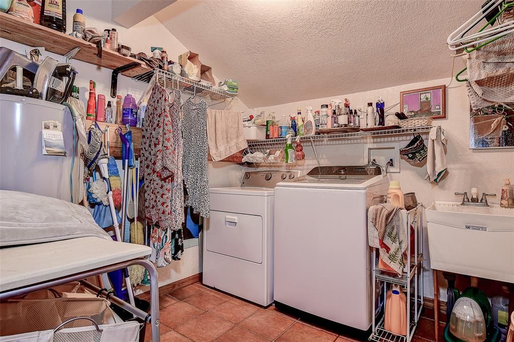 En Venta: $498,000 (4 camas, 3 baños, 2502 Pies cuadrados)