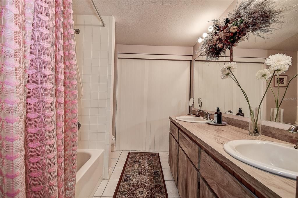 En Venta: $498,000 (4 camas, 3 baños, 2502 Pies cuadrados)