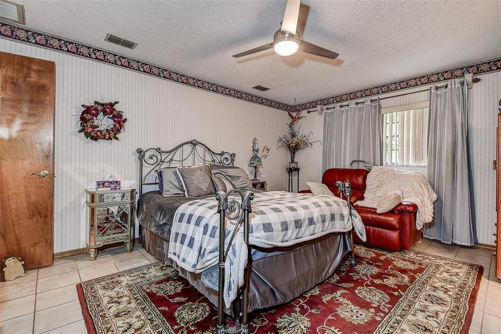 En Venta: $498,000 (4 camas, 3 baños, 2502 Pies cuadrados)