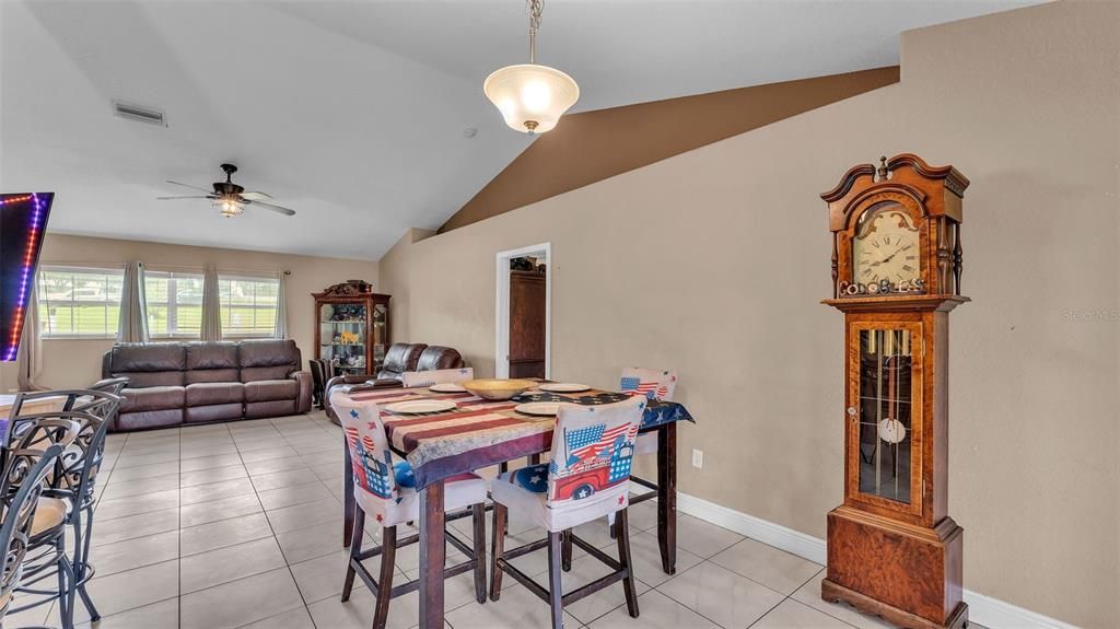 待售: $590,000 (3 贝兹, 2 浴室, 1728 平方英尺)